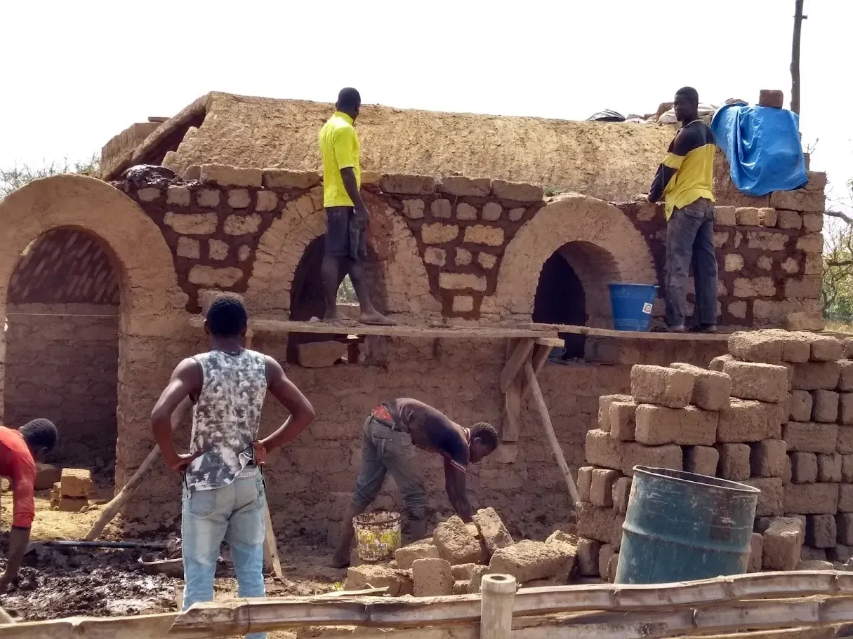 Construction of the first Nubian Vault classroom at Zongo, 2018